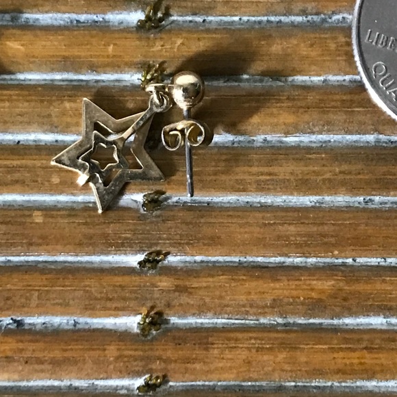 ☀️WEEKEND SALE☀️ ☀️Double star gold toned earrings - Picture 4 of 5